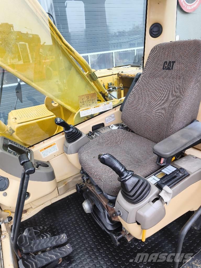 CAT 325 B L حفارات زحافة