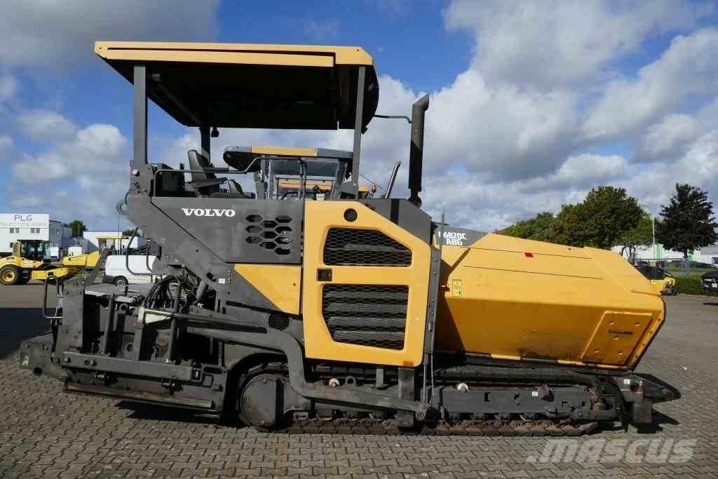 Volvo ABG P 6820  C معدات السفلتة