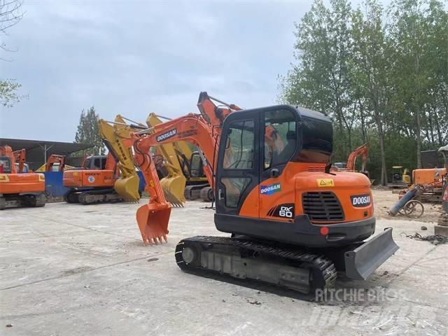 Doosan DX60 حفارات صغيرة أقل من 7 طن (حفارات صغيرة)