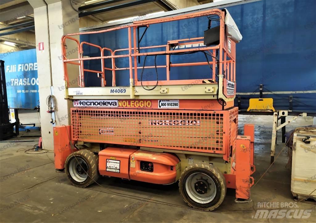 JLG M 4069 رافعات مقصية الشكل