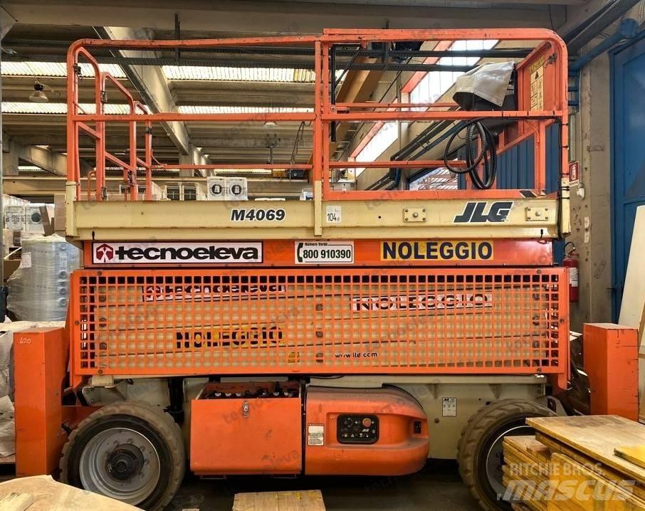 JLG M 4069 رافعات مقصية الشكل