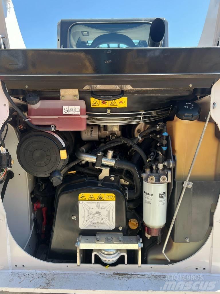 Bobcat T 64 لوادر انزلاقية التوجيه