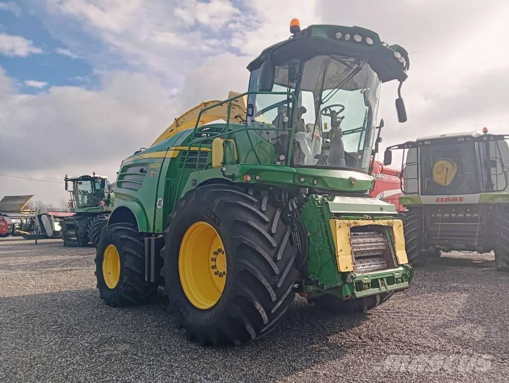 John Deere 8800 علافات ذاتية الدفع