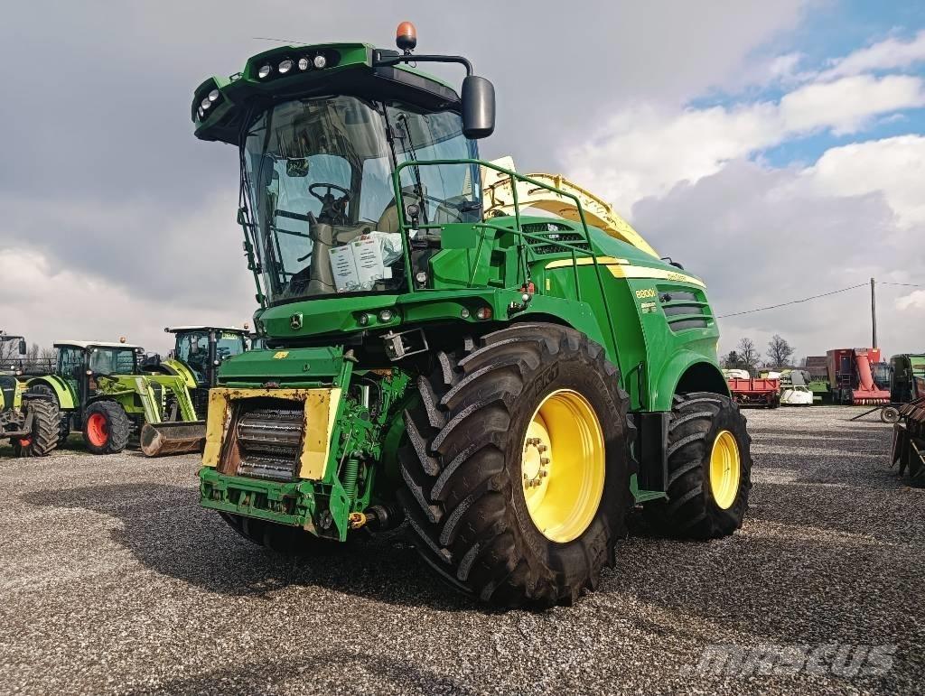 John Deere 8800 علافات ذاتية الدفع