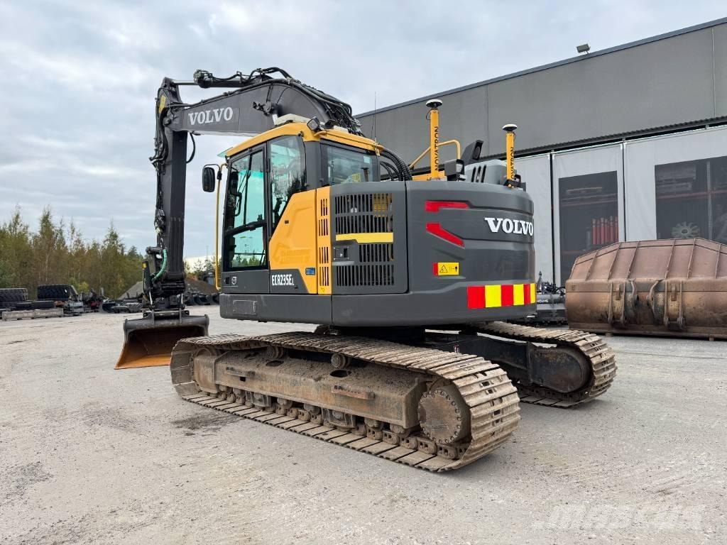 Volvo ECR 235 E حفارات زحافة