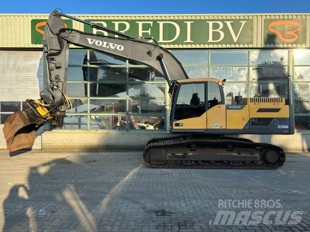 Volvo EC 250 D L حفارات زحافة