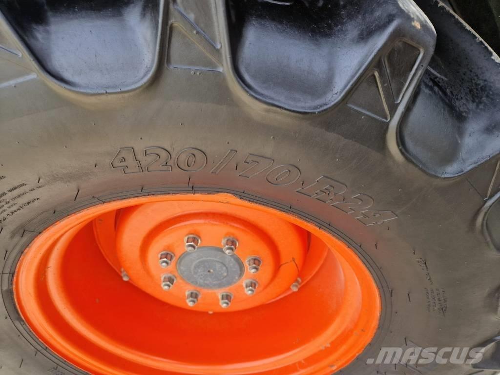 Kubota M 135 GX الجرارات