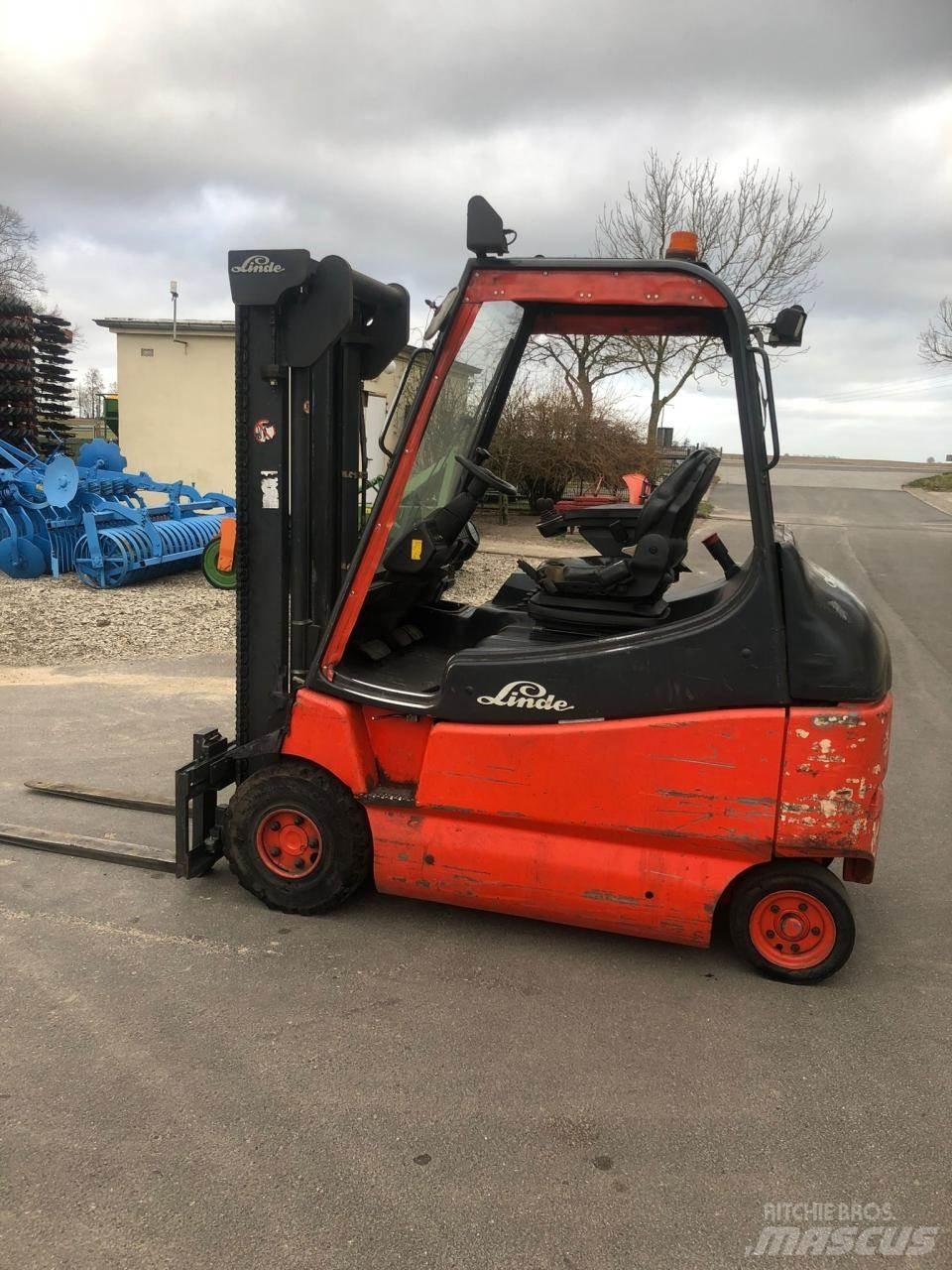 Linde E 25 شاحنات ذات رافعات شوكية تعمل بالكهرباء