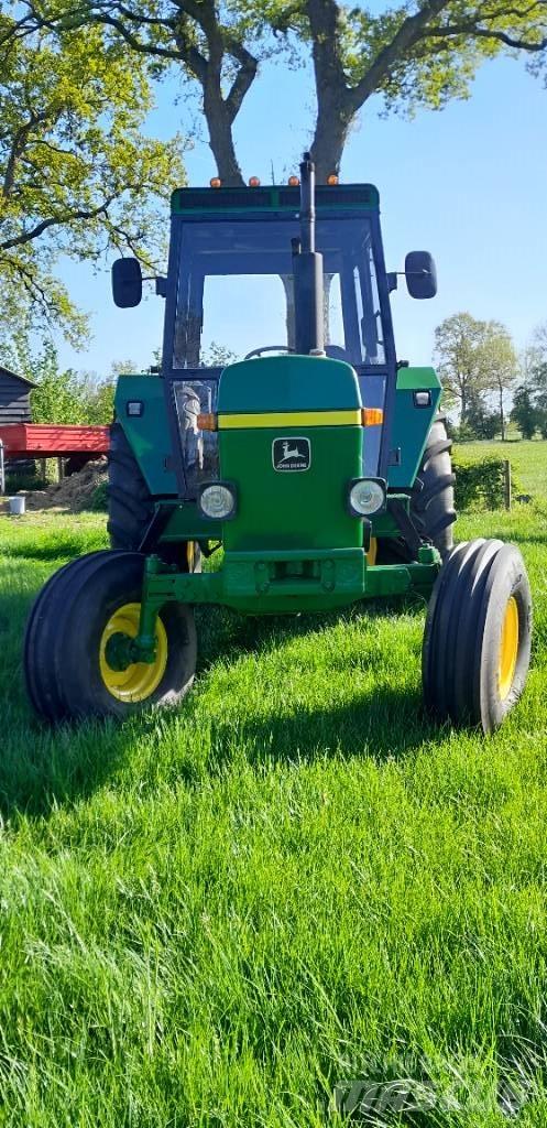John Deere 3030 الجرارات