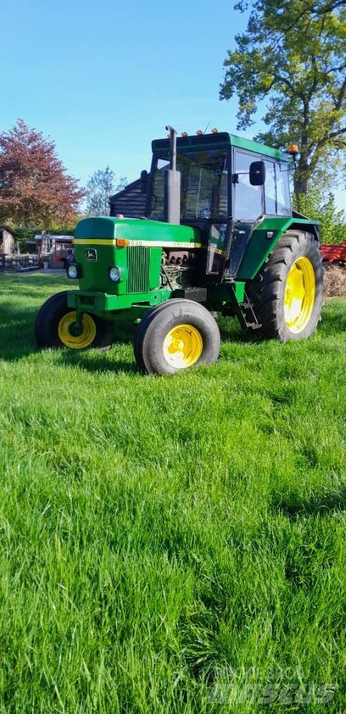 John Deere 3030 الجرارات