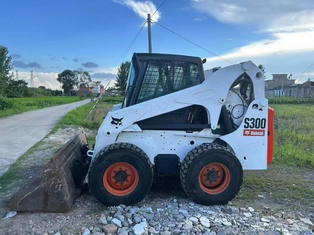 Bobcat S 300 لوادر انزلاقية التوجيه