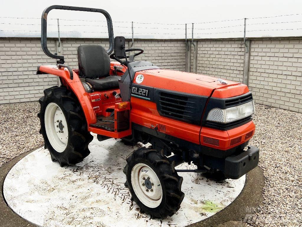 Kubota GL221 الجرارات