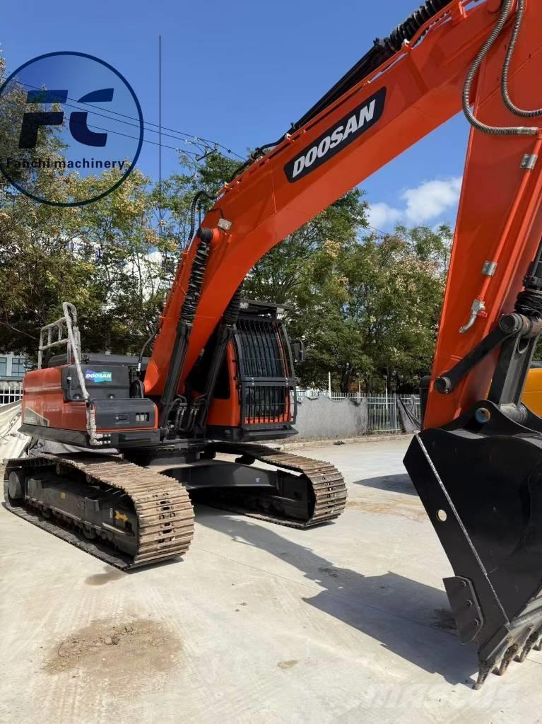 Doosan DX 225 LC حفارات زحافة