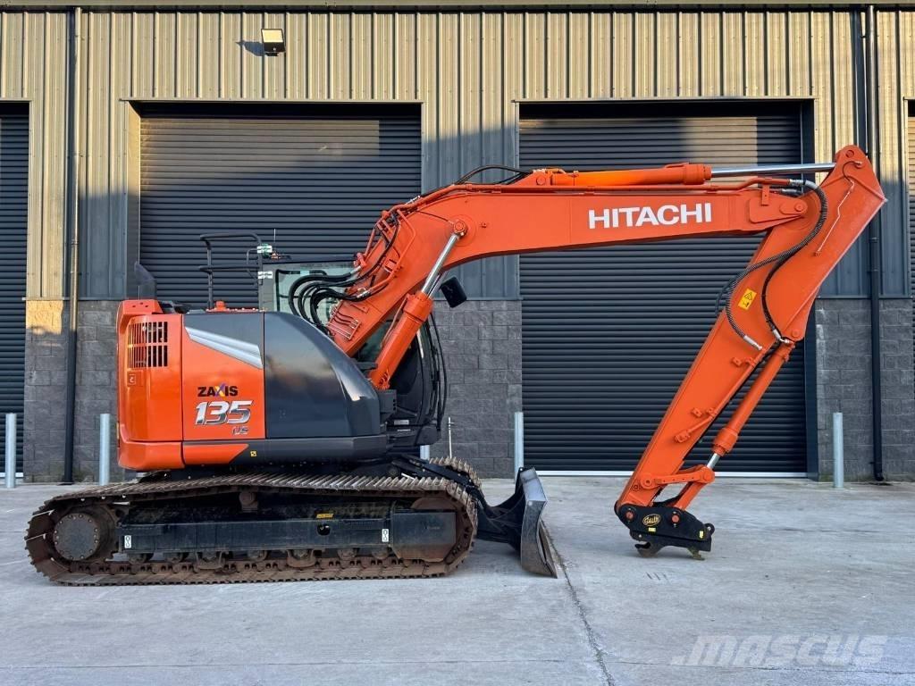 Hitachi ZX 135 US-7 حفارات زحافة