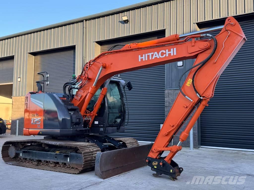 Hitachi ZX 135 US-7 حفارات زحافة