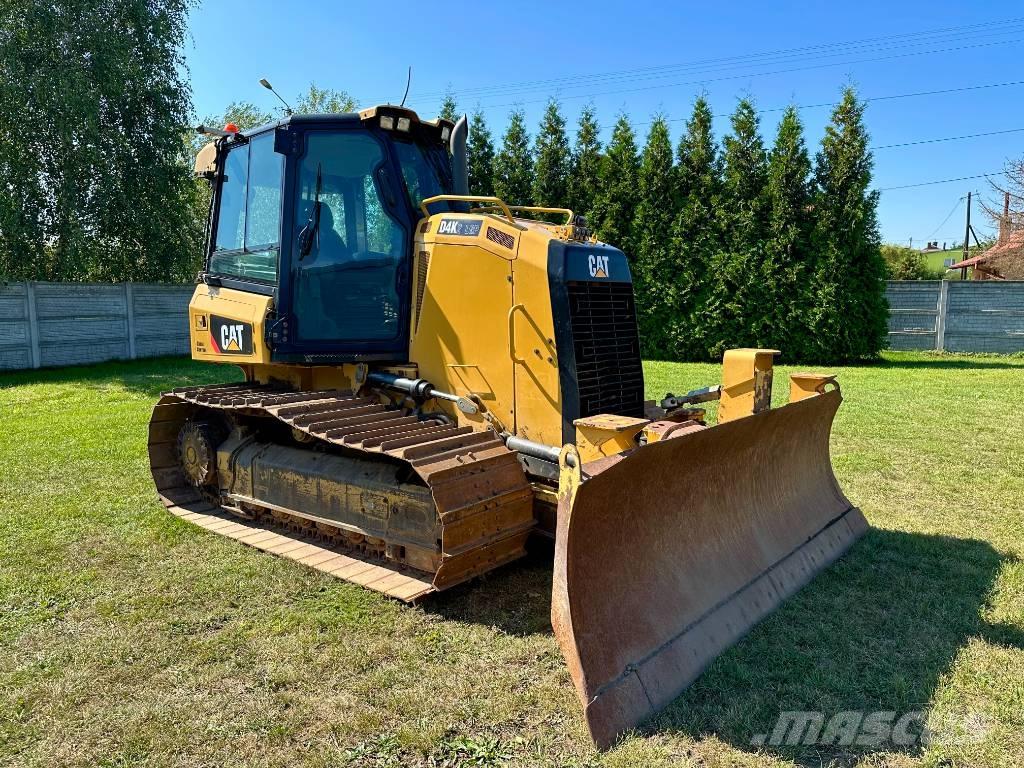 CAT D 4 K 2 LGP بلدوزرات مجنزرة