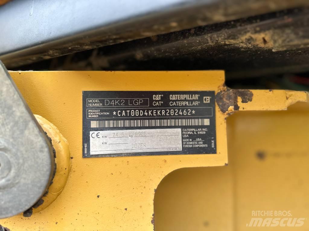 CAT D 4 K 2 LGP بلدوزرات مجنزرة