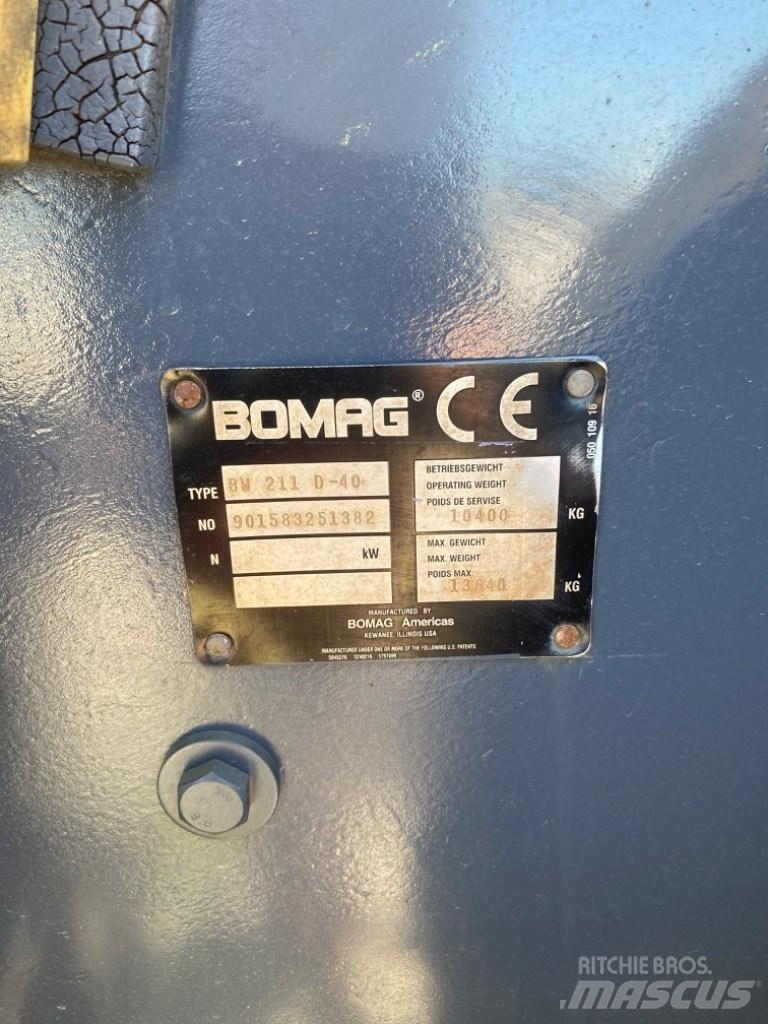 Bomag BW 211 D-40 مداحل مزدوجة
