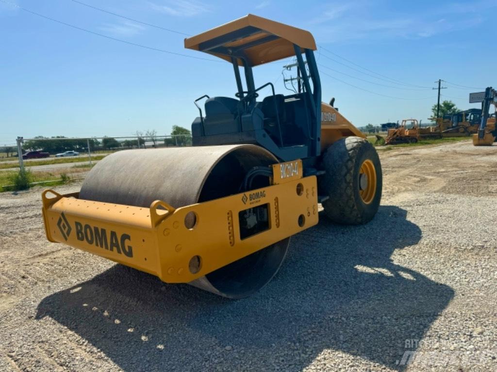 Bomag BW 211 D-40 مداحل مزدوجة