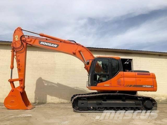 Doosan dx225 حفارات زحافة