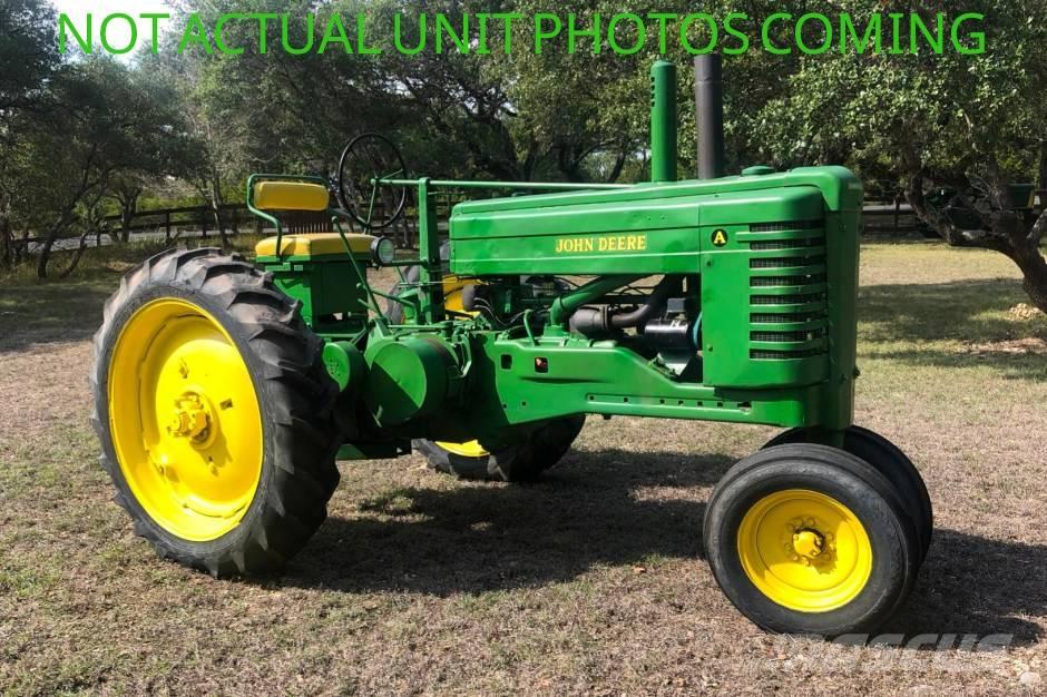 John Deere A الجرارات
