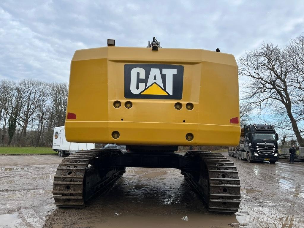 CAT 374 F L حفارات زحافة