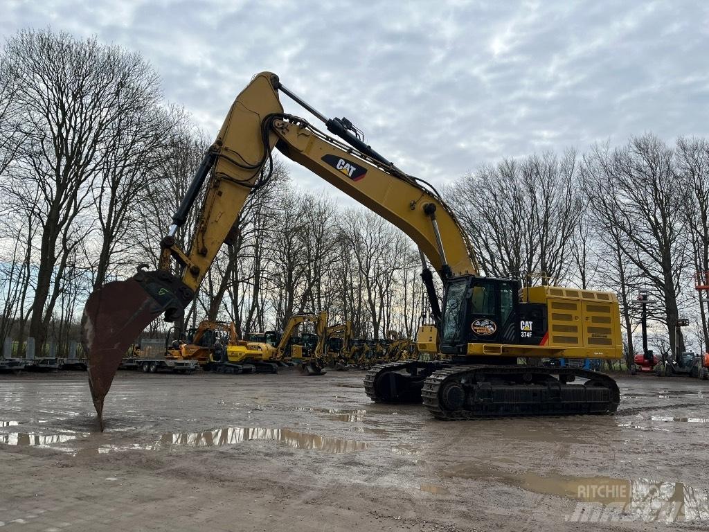 CAT 374 F L حفارات زحافة