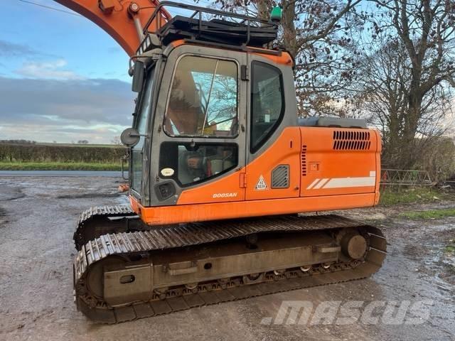 Doosan DX 140 LC حفارات زحافة