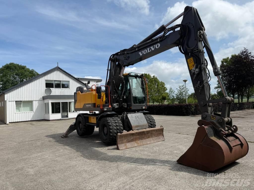 Volvo EW180E حفارات بعجل