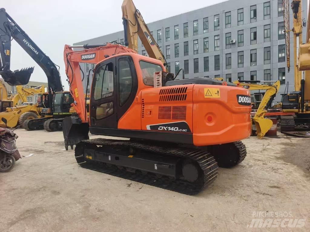 Doosan DX 140 حفارات زحافة
