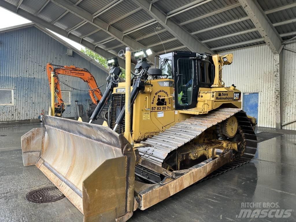 CAT D 6 T LGP بلدوزرات مجنزرة