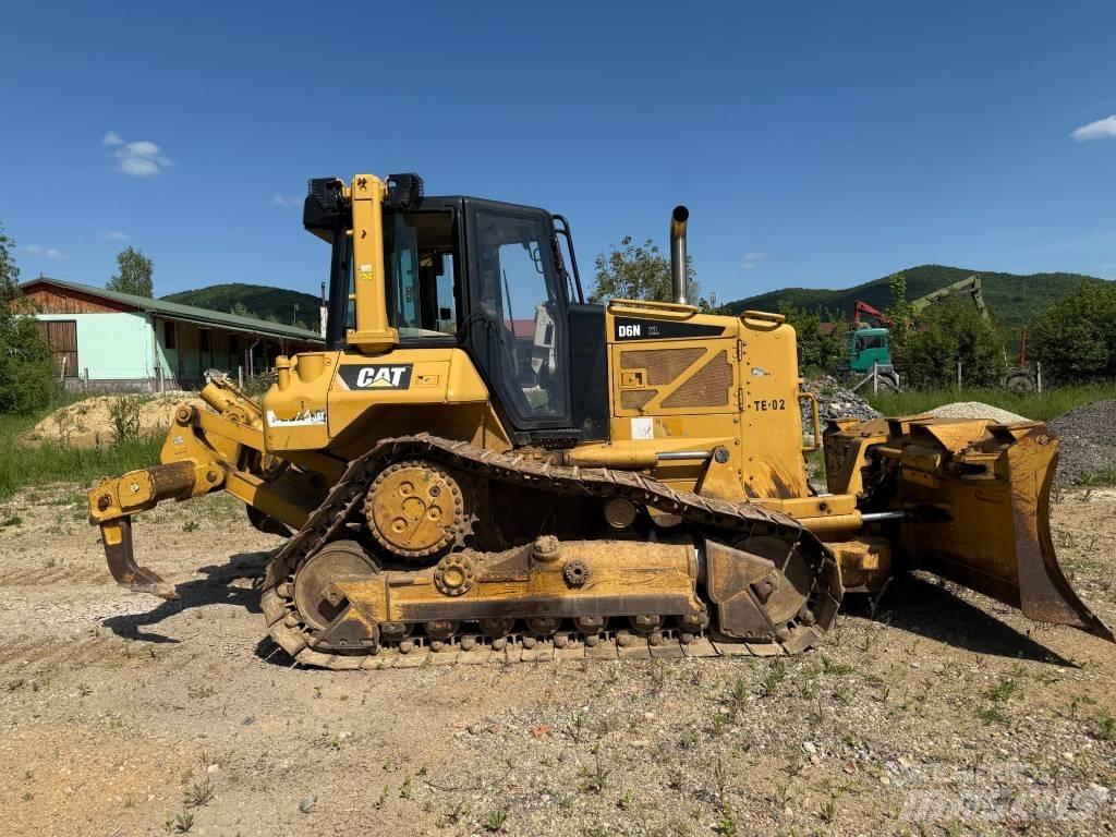 CAT D6N XL بلدوزرات مجنزرة