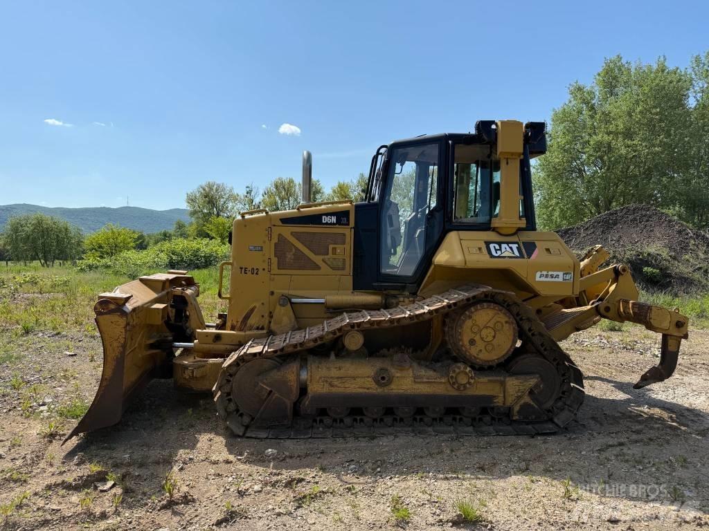 CAT D6N XL بلدوزرات مجنزرة