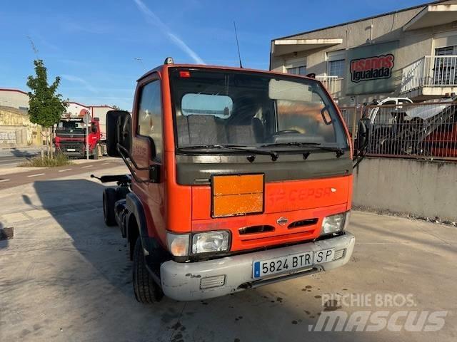 Nissan Cabstar E شاحنة مقفلة
