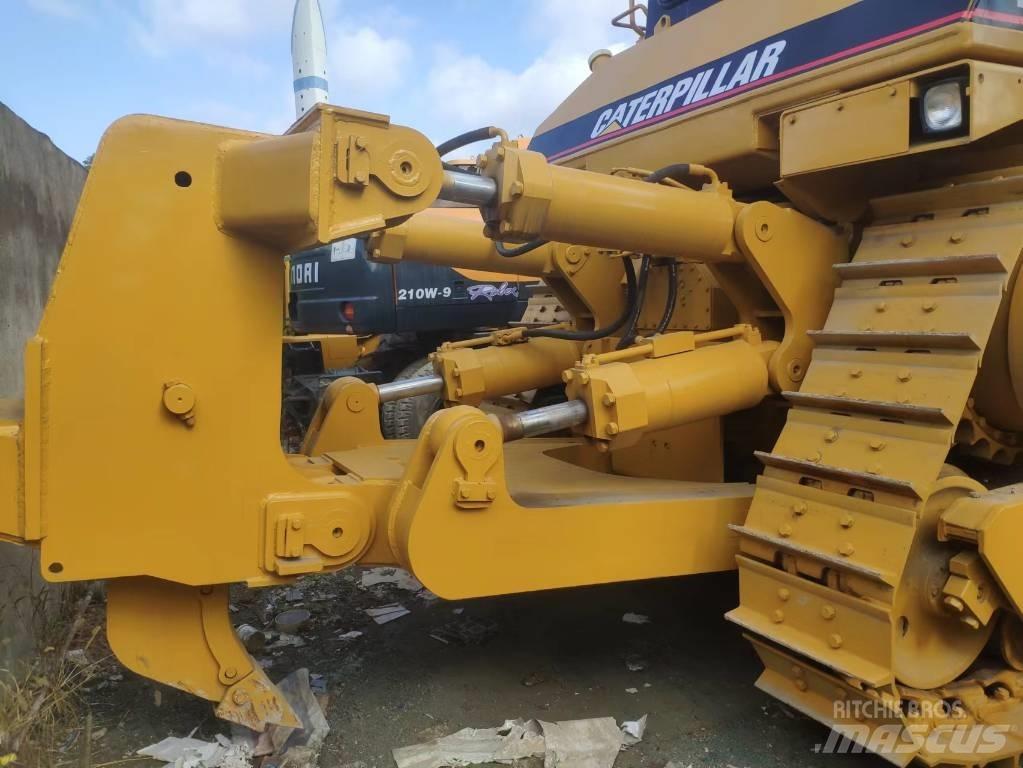 CAT D 9 R بلدوزرات مجنزرة