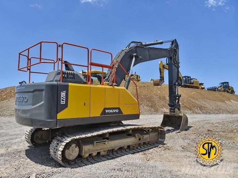 Volvo EC 220 E حفارات زحافة
