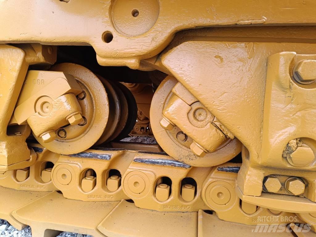 CAT D 10 T بلدوزرات مجنزرة