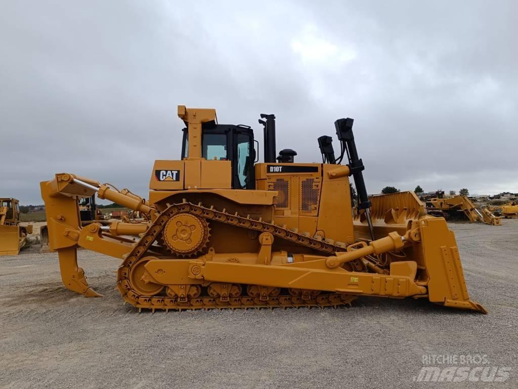 CAT D 10 T بلدوزرات مجنزرة