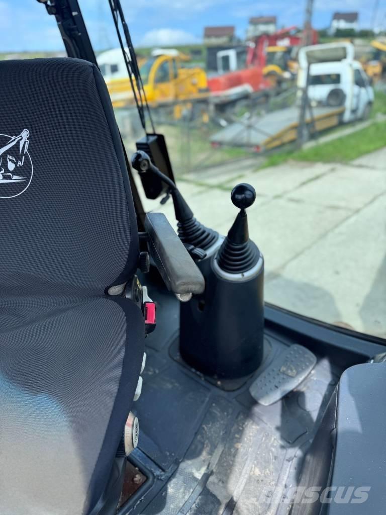 JCB 3CX لوادر ذات جرافات عكسية