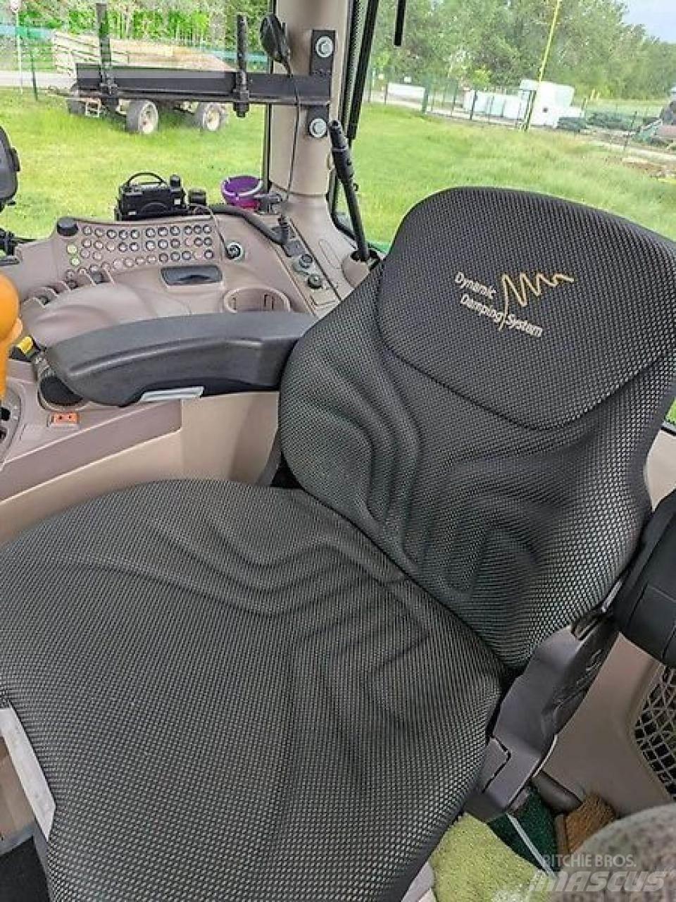 John Deere 6215 r الجرارات