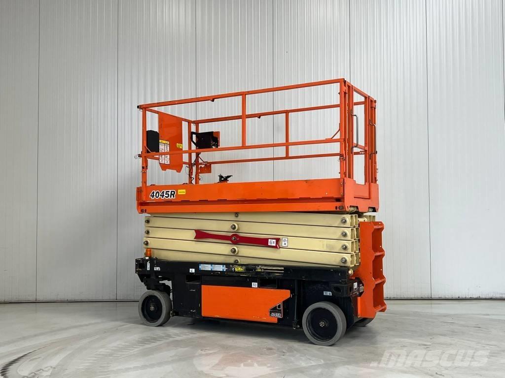 JLG 4045R رافعات مقصية الشكل
