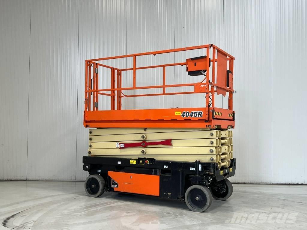 JLG 4045R رافعات مقصية الشكل