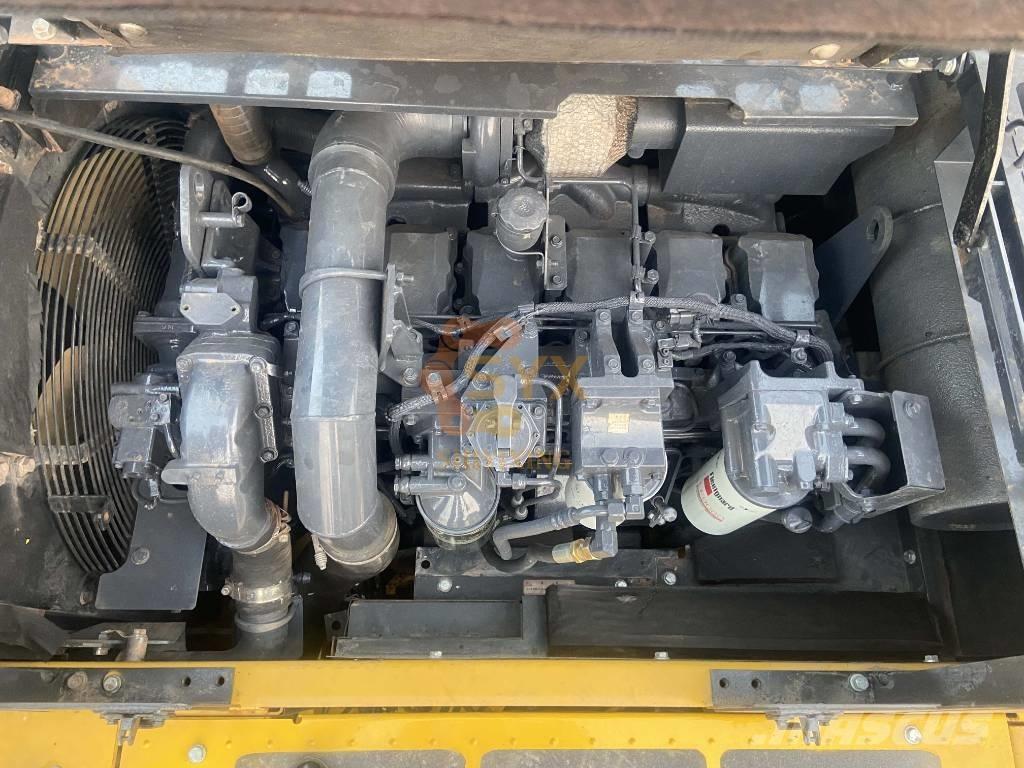 Komatsu PC 450 LC-8 حفارات زحافة