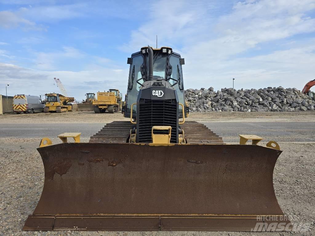 CAT D 3 LGP بلدوزرات مجنزرة