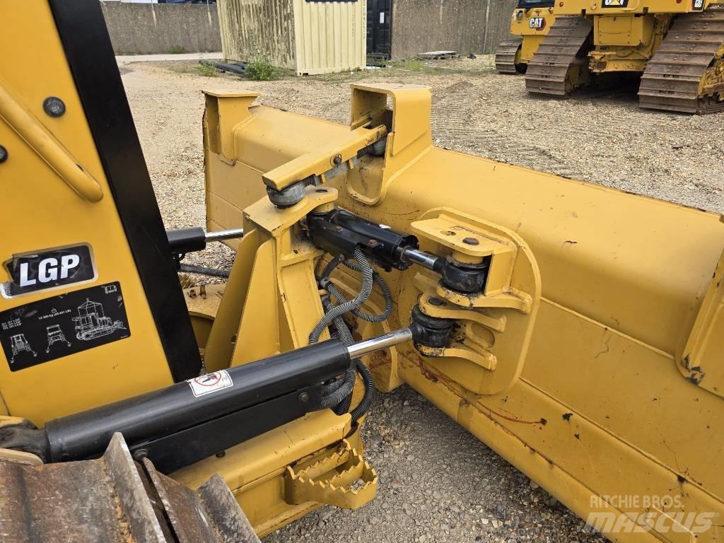 CAT D 3 LGP بلدوزرات مجنزرة