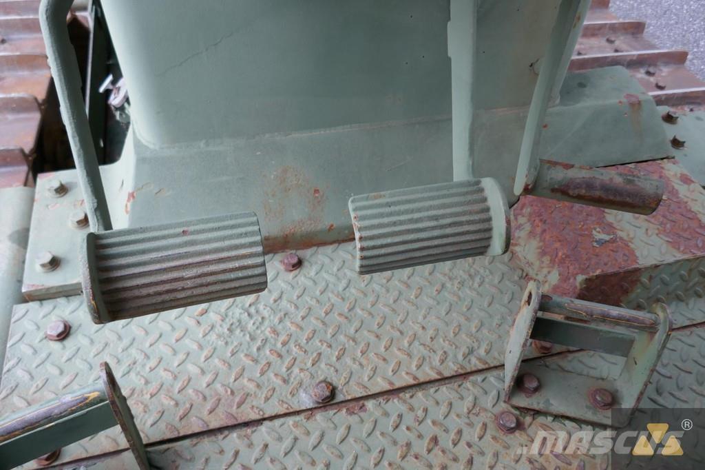 CAT D7G Ex-army بلدوزرات مجنزرة