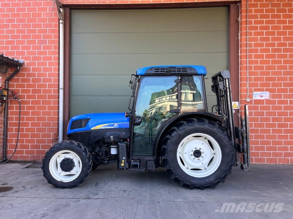 New Holland T4030F الجرارات