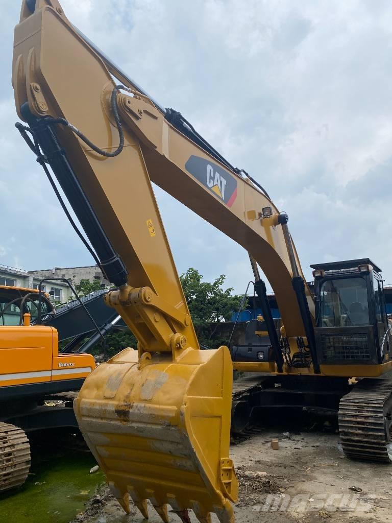 CAT 330 D حفارات زحافة