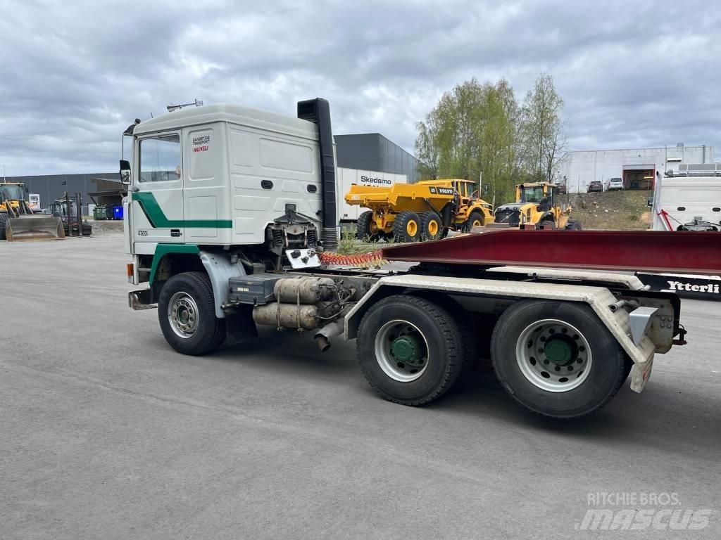 Volvo F 12    Lav km وحدات الجر