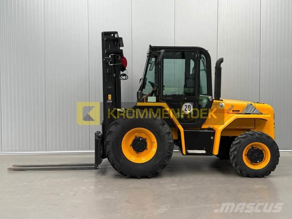 JCB 940 شاحنات الطرق الوعرة